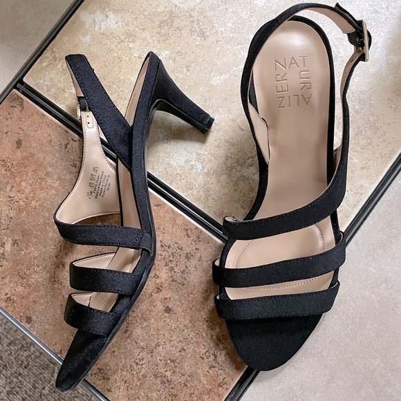Naturalizer Taimi Black Fabric Sandals - Picture 4 of 9